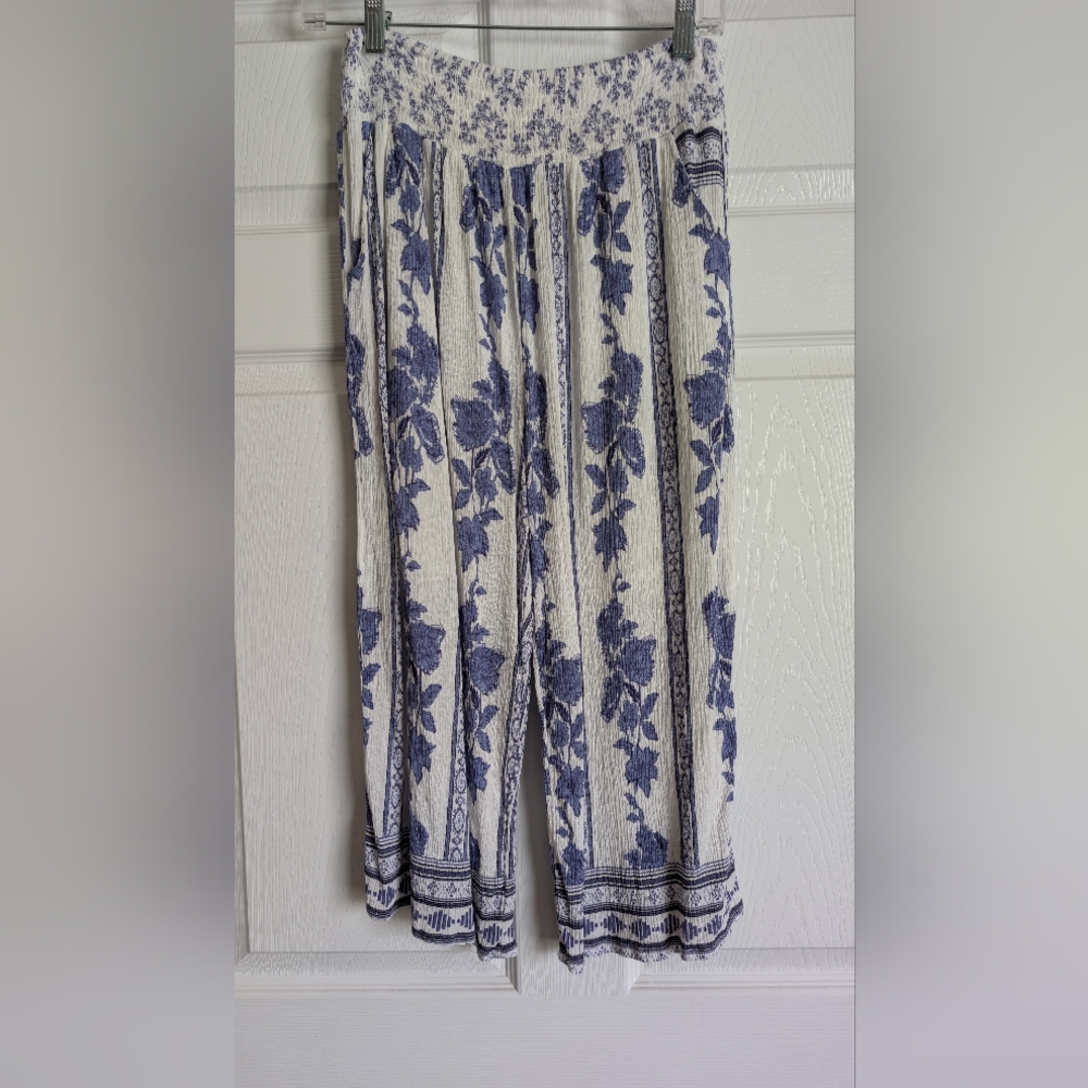 Eden & Olivia Blue Floral Wide Leg Capris Pants